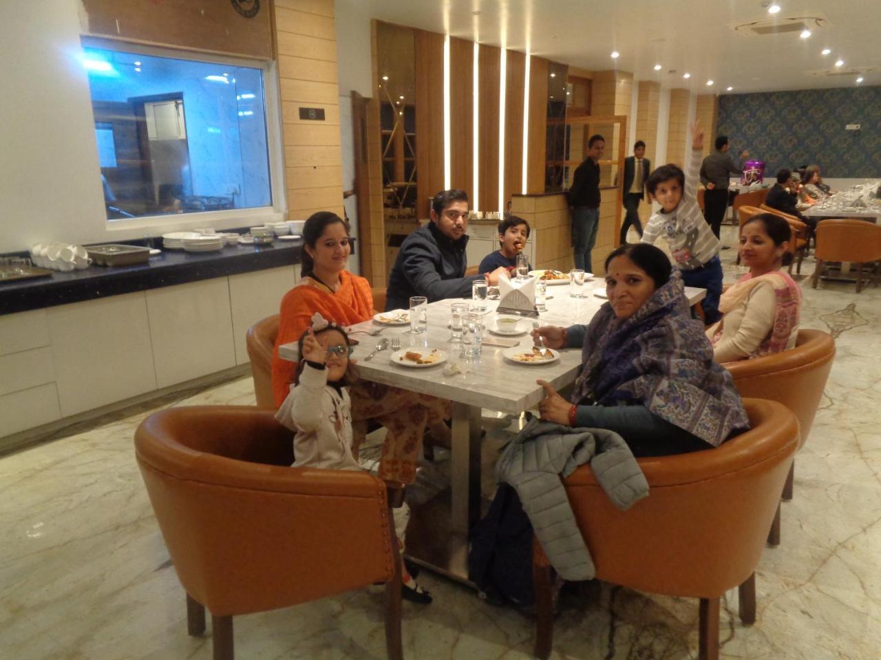 County Inn Vaishali Nagar, Dźajpur Zewnętrze zdjęcie